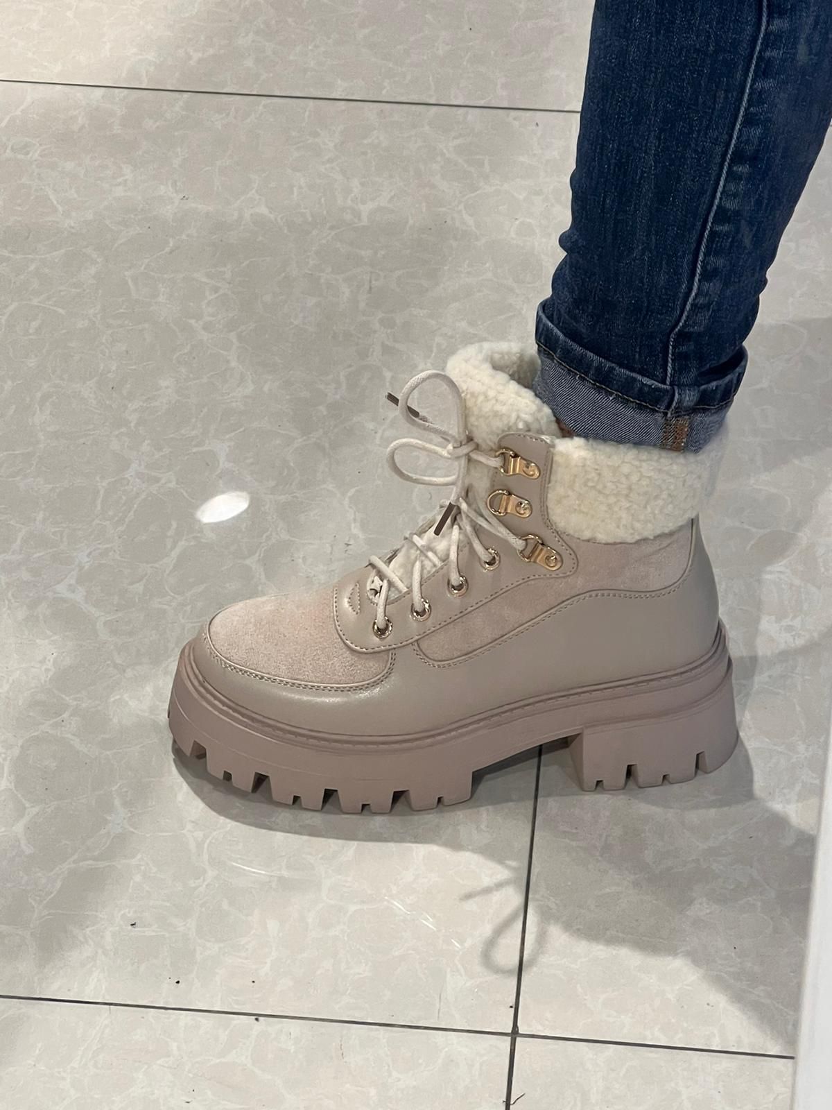 Boots Tracy